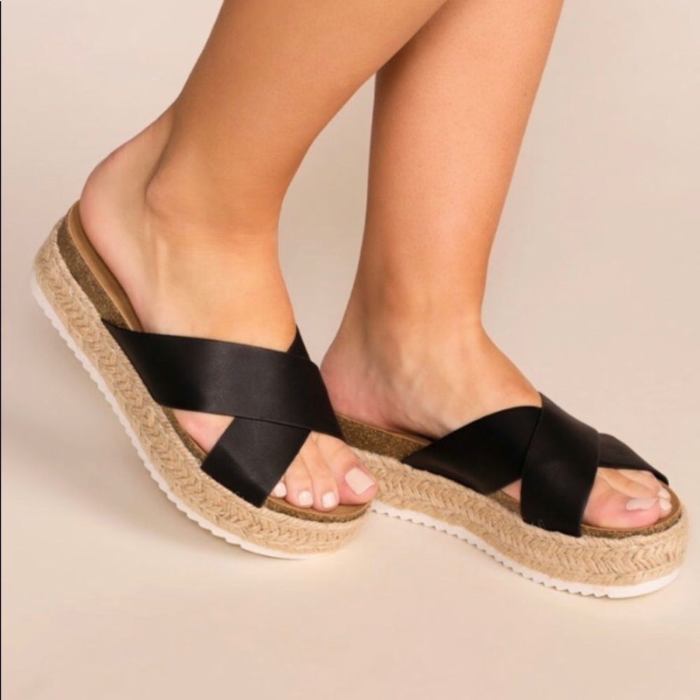 BRAND NEW BLACK PLATFORM / WEDGE SANDALS